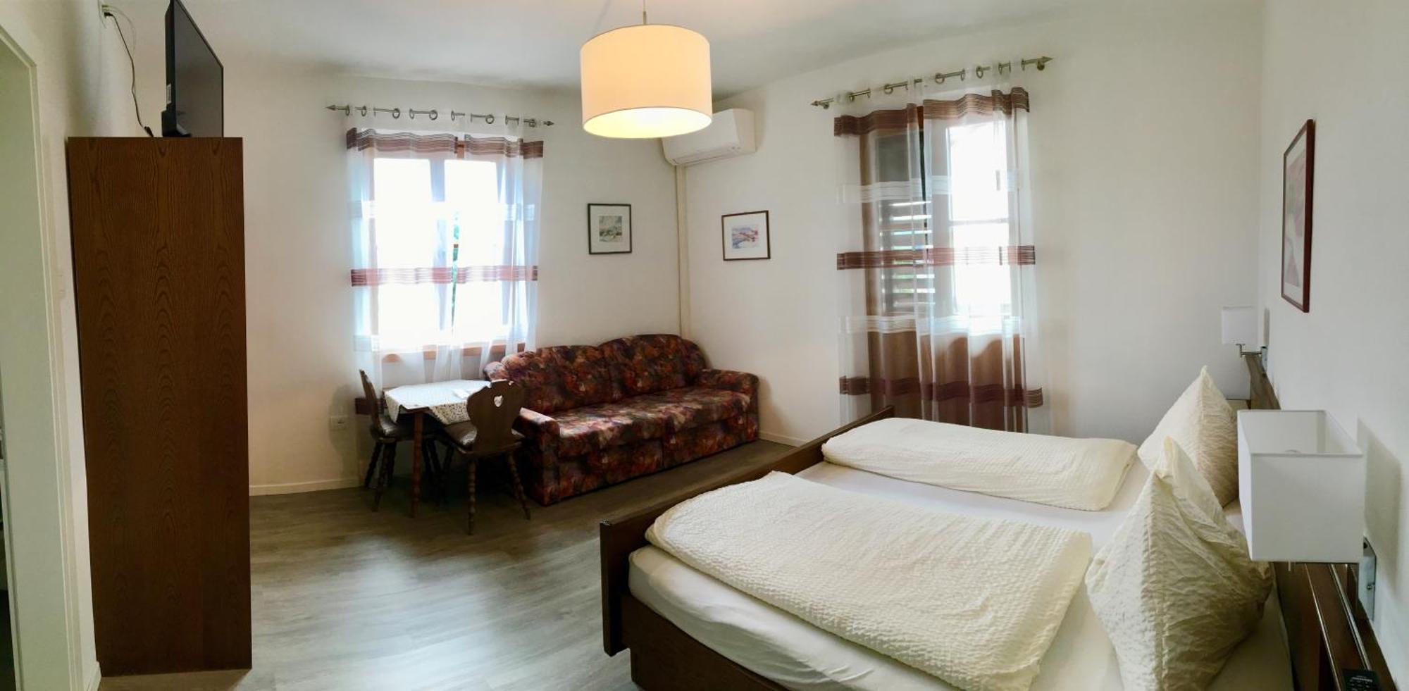 Garni Guflhof Bed & Breakfast Caldaro Room photo